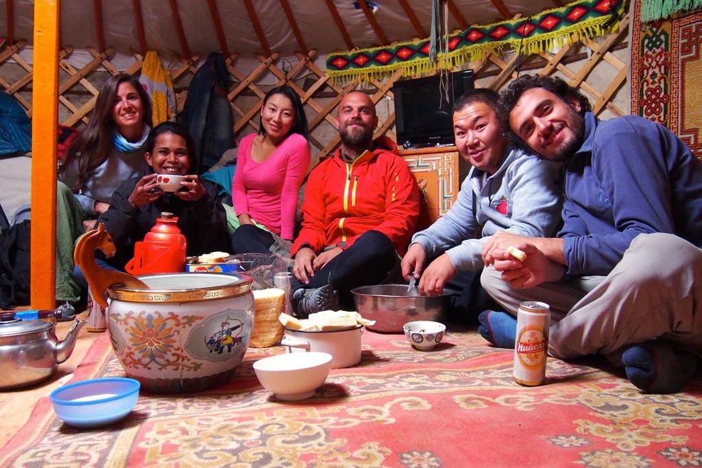Top Tour & Guesthouse Mongolia Ulaanbaatar Bagian luar foto